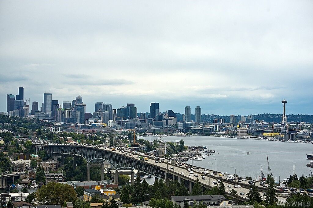 Property Photo:  4540  8th Avenue NE 1701  WA 98105 