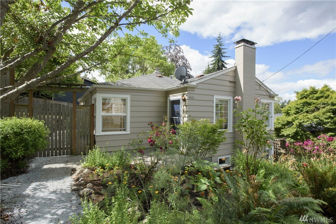 Property Photo:  4431 SW Kenyon Place  WA 98136 