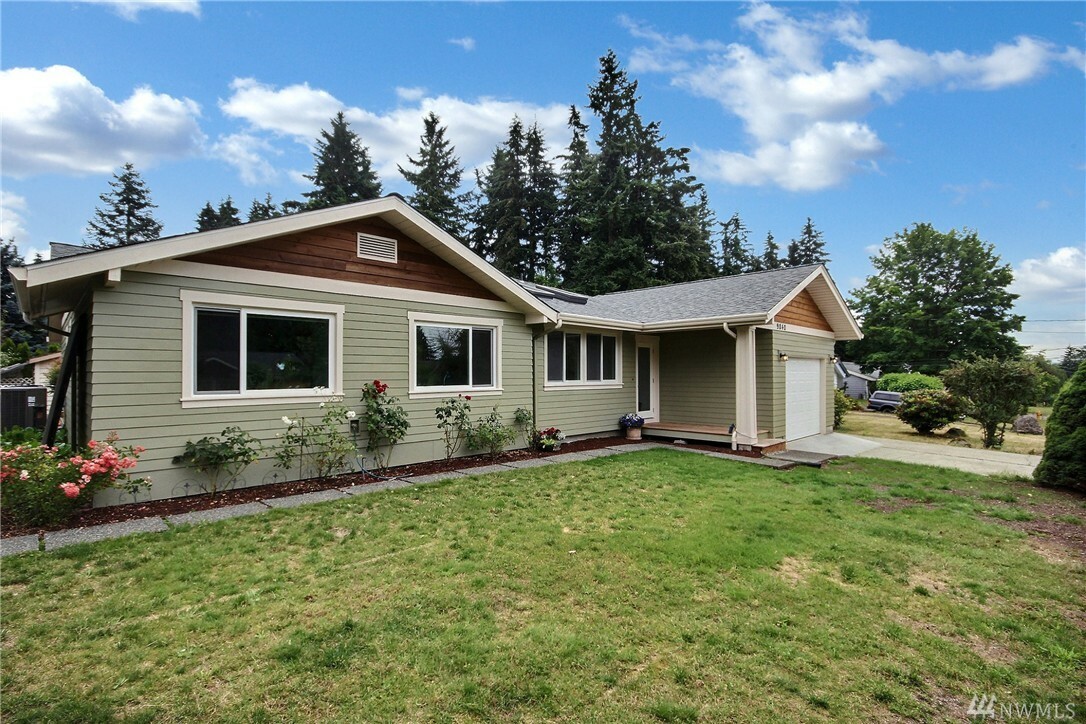 Property Photo:  9840 164 Ave NE  WA 98052 