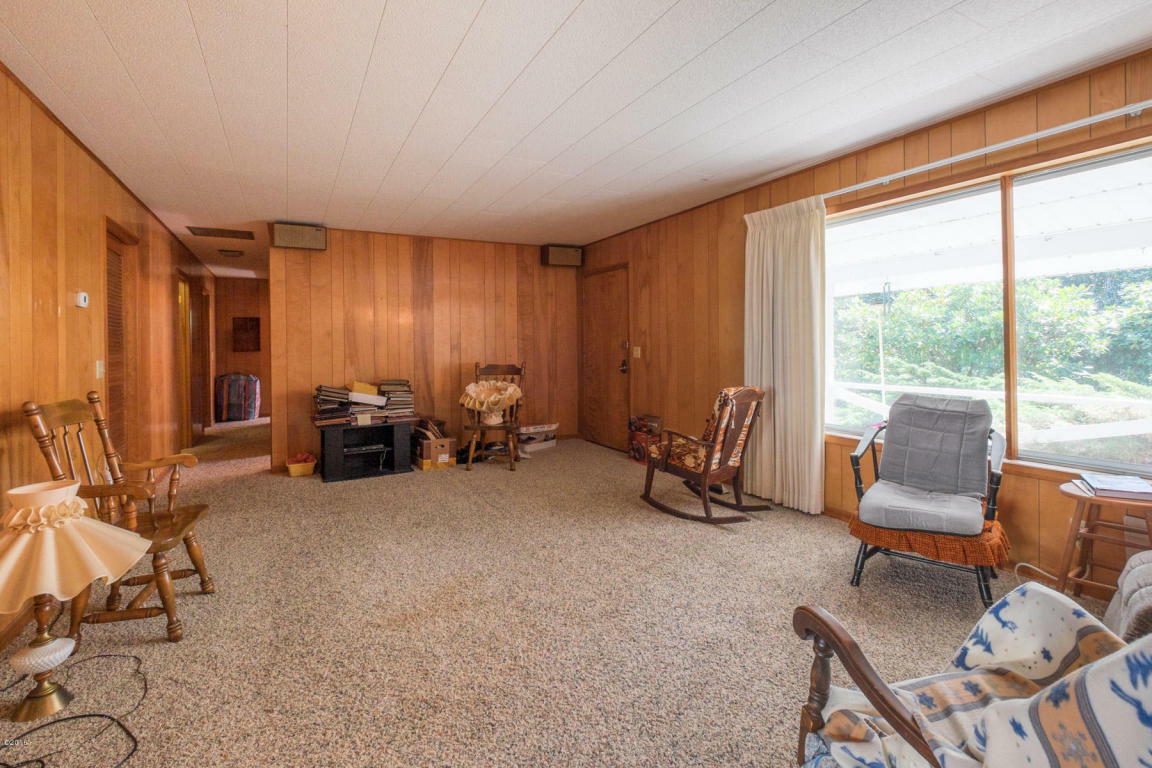 Property Photo: 657 Schooner OR 97367