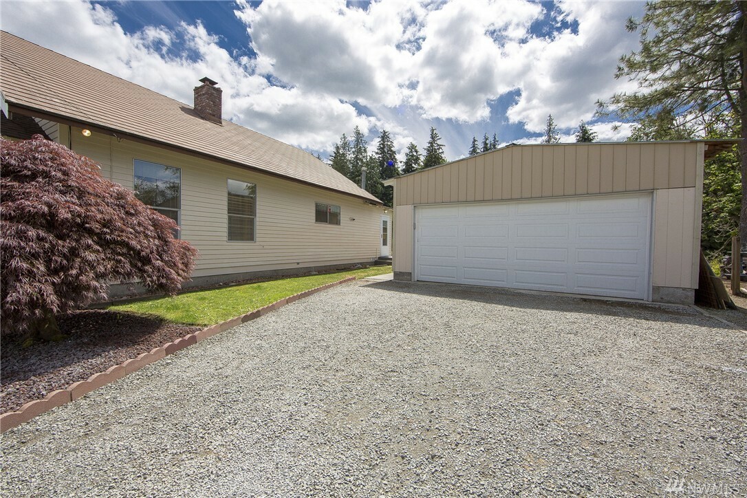 Property Photo:  8519 381st Pl SE  WA 98065 