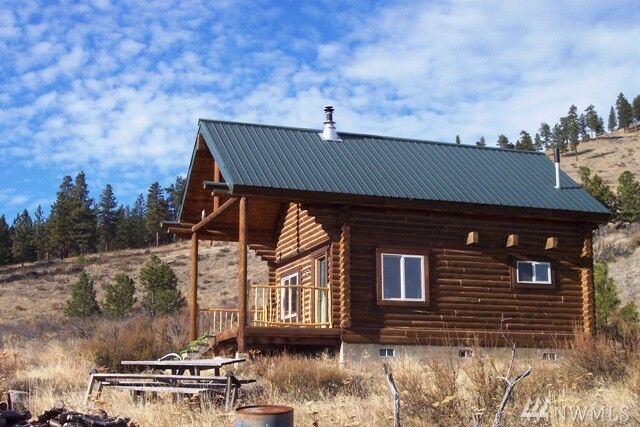 Property Photo:  950 Wilderness Ridge Rd  WA 98831 
