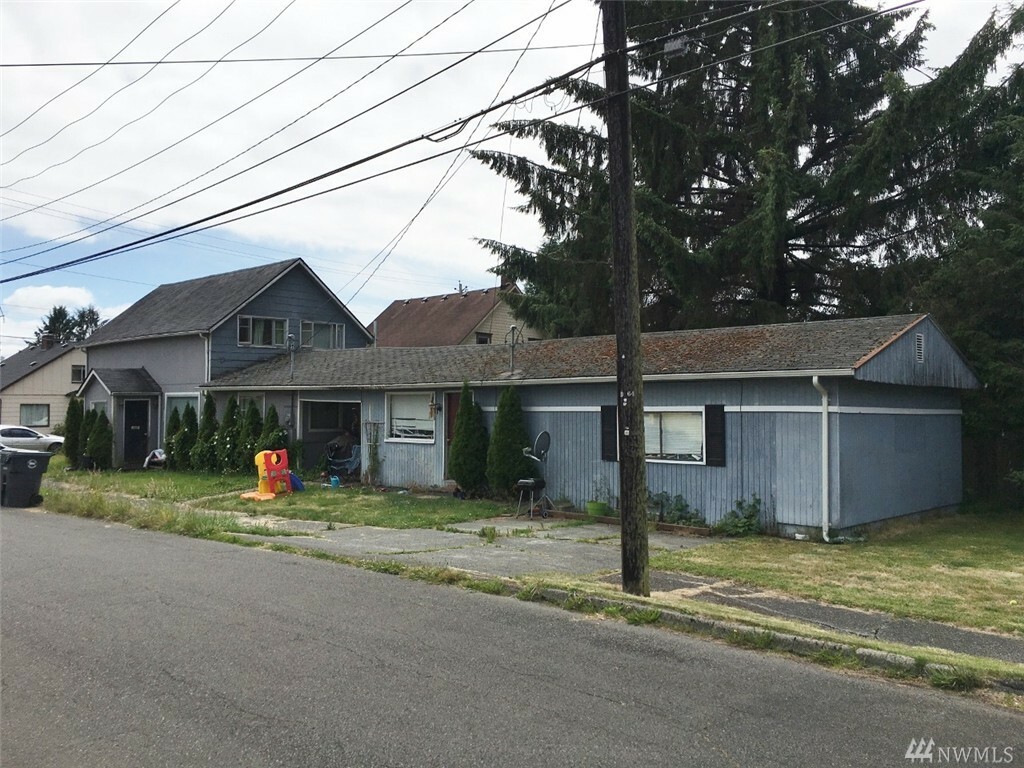 Property Photo:  403 Fillmore St  WA 98550 