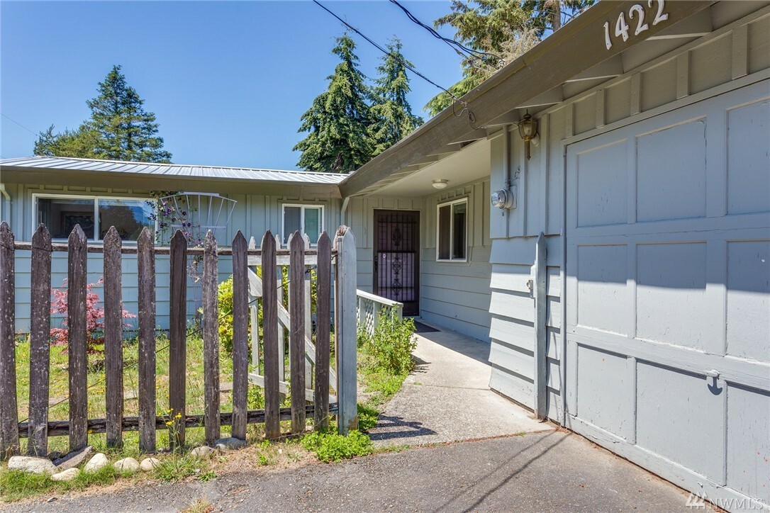 Property Photo:  1422 S 303rd St  WA 98003 