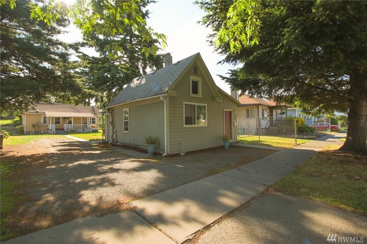 Property Photo:  2338 S Cushman Ave  WA 98405 