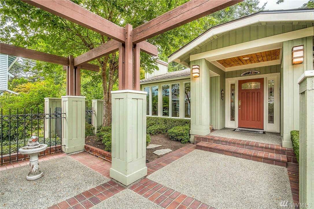 Property Photo:  15440 SE 167th Place  WA 98058 