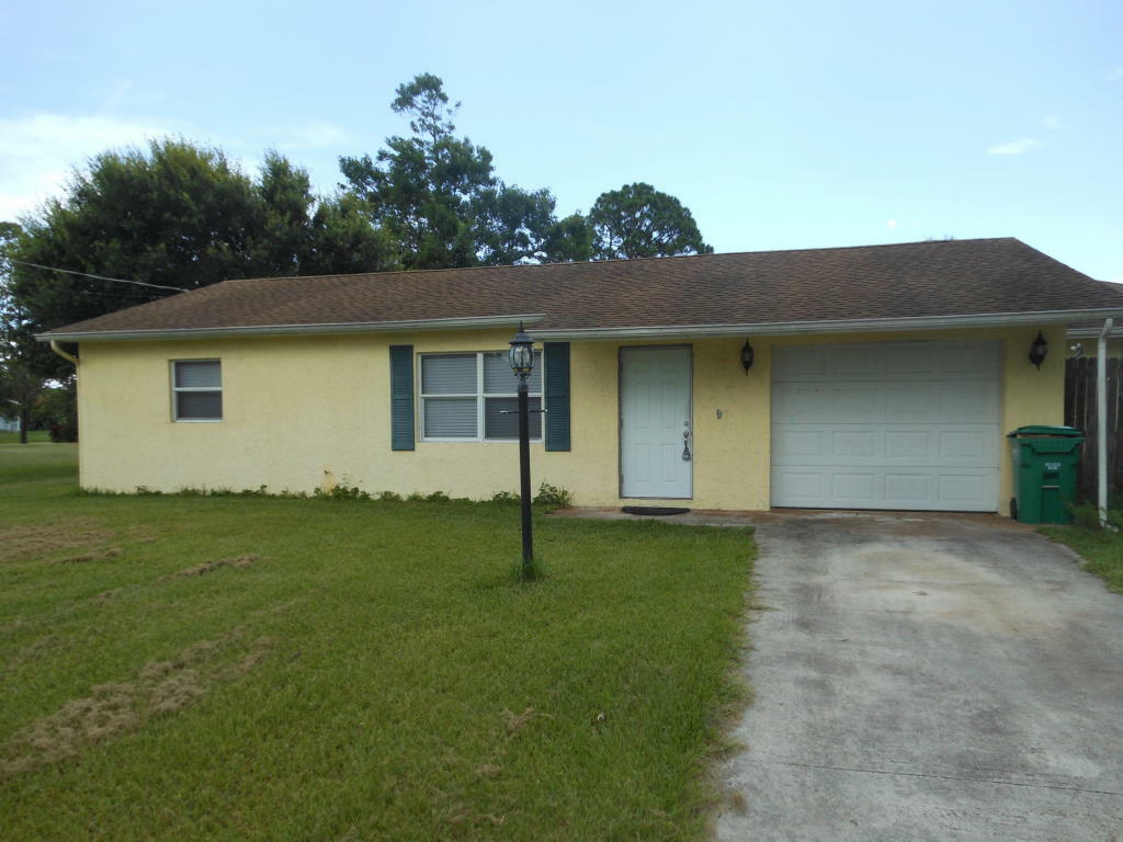 Property Photo:  5612 Hickory Drive  FL 34982 