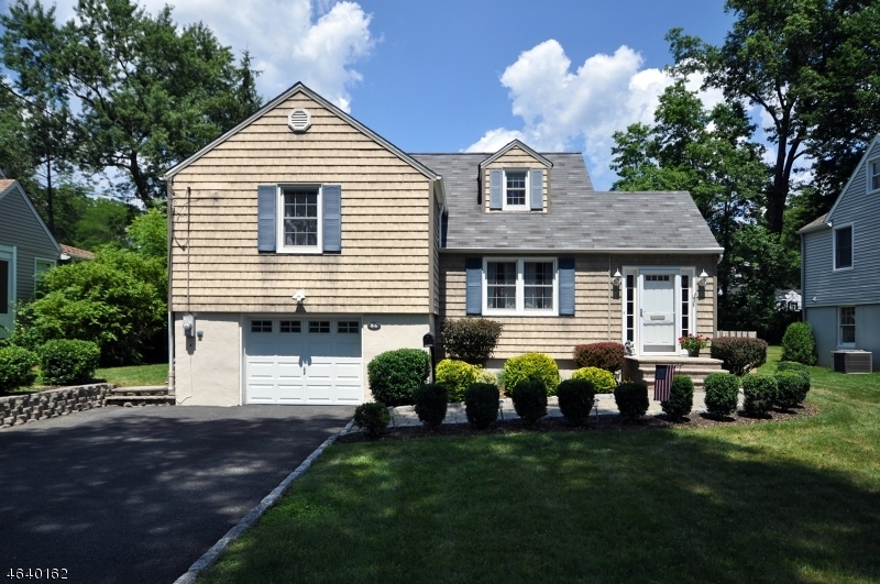 Property Photo:  86 Beechwood Rd  NJ 07932 