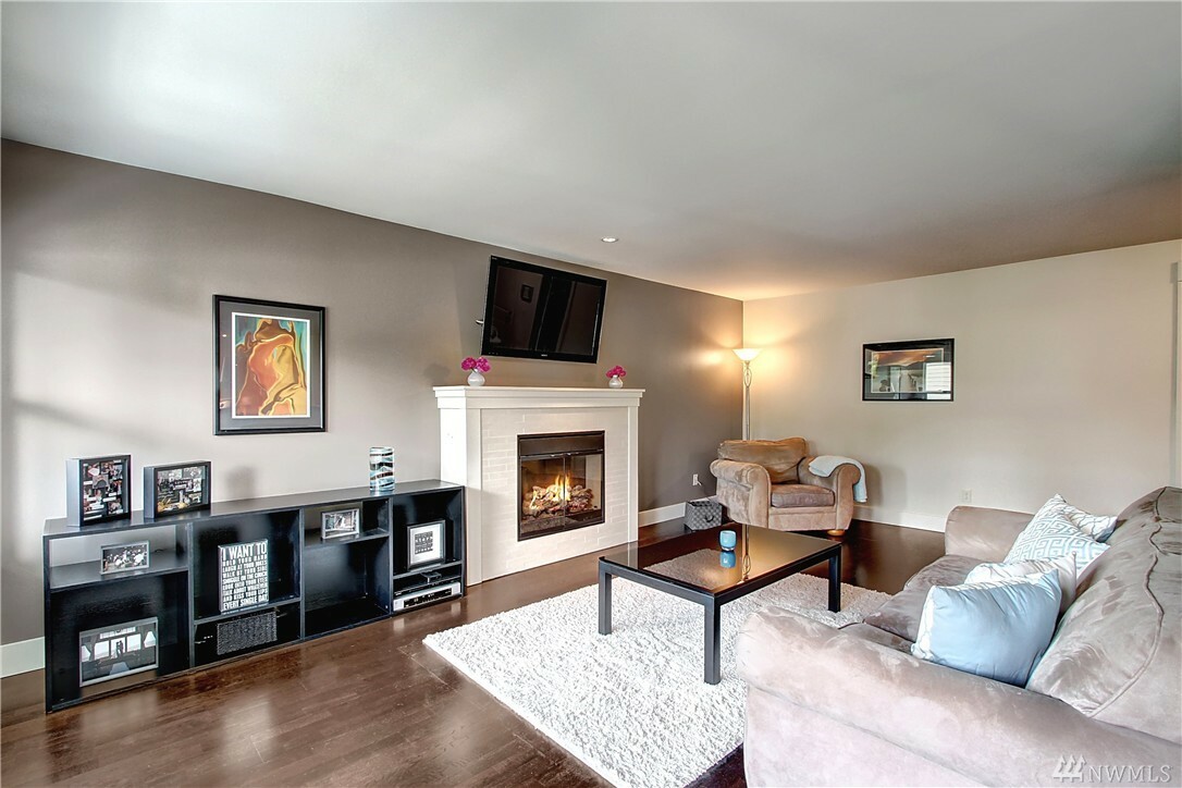 Property Photo: 22910 90th Ave W D203 WA 98026
