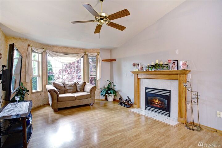 Property Photo:  8315 201st St E  WA 98387