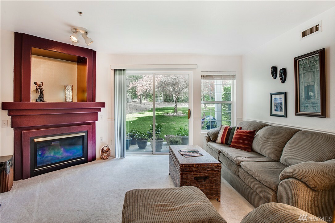 Property Photo: 25235 SE Klahanie Blvd B102 WA 98029