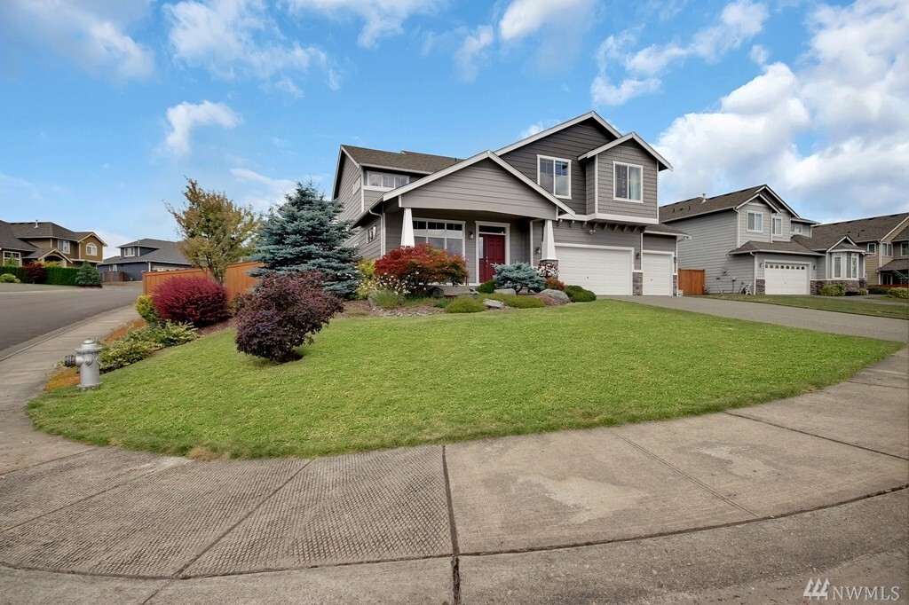 Property Photo: 16924 135th Av Ct E WA 98374