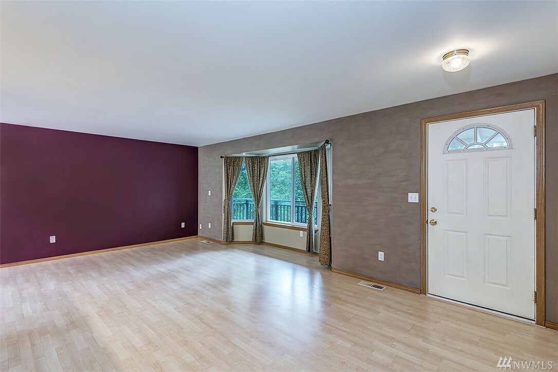 Property Photo: 4734 Glenwood Ave WA 98203
