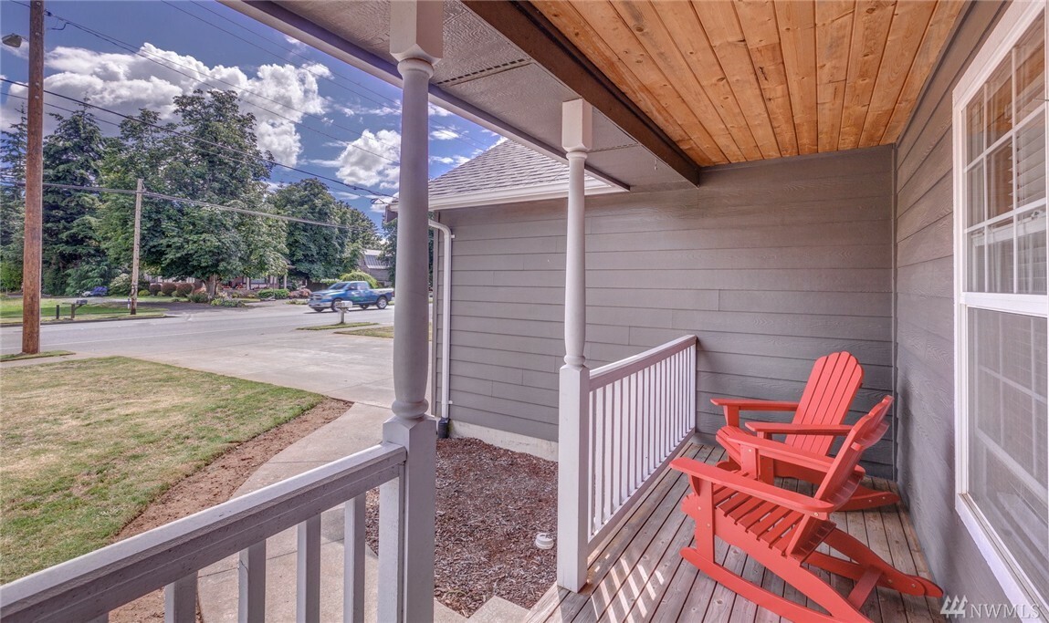 Property Photo:  1648 Main St  WA 98264 