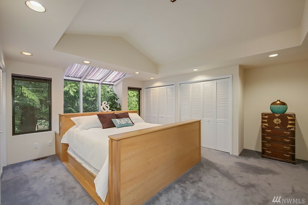 Property Photo: 4042 NE 204th St WA 98155
