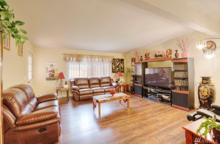 Property Photo: 19403 SE 168th St WA 98058