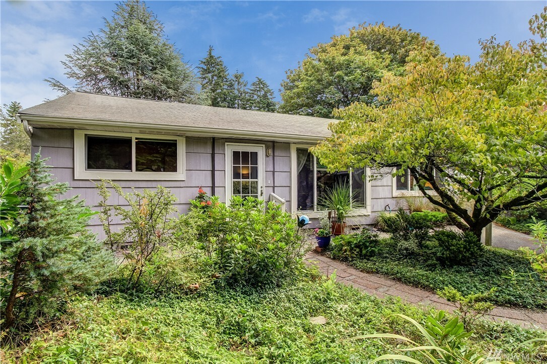 Property Photo: 10320 Roosevelt Wy NE WA 98125