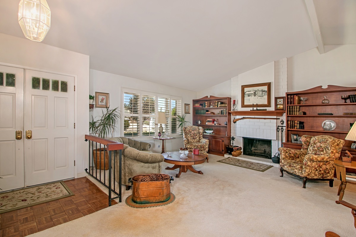 Property Photo:  339 Hickoryhill Drive  CA 92024 