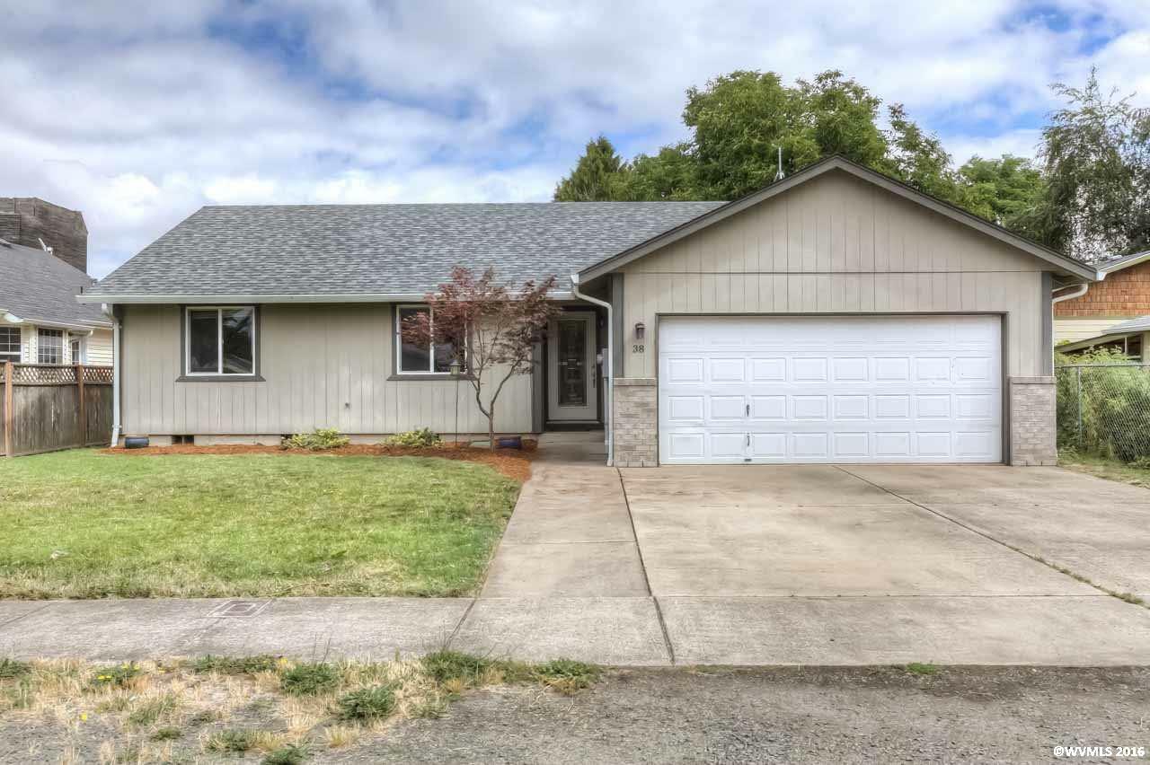 Property Photo: 38 E H St OR 97348