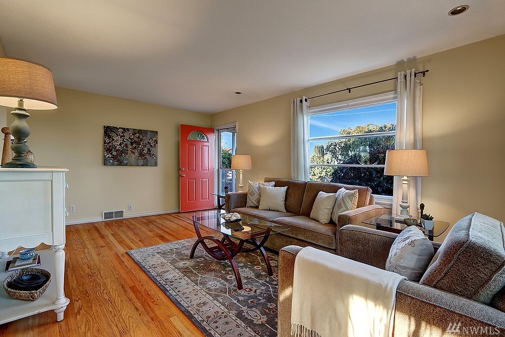 Property Photo: 8633 36th Ave SW WA 98126