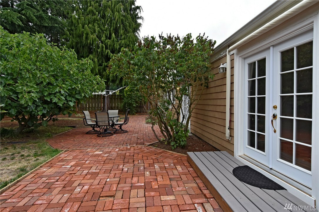 Property Photo:  13637 3rd Ave S  WA 98168 