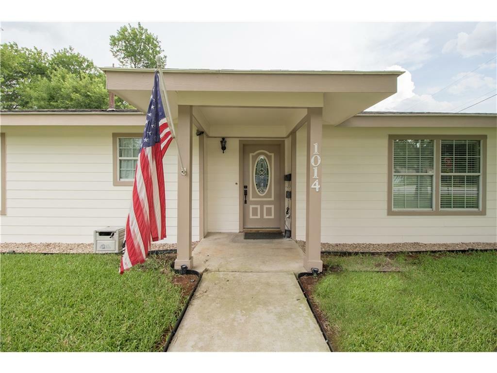 Property Photo:  1014 Maple Street  TX 78644 