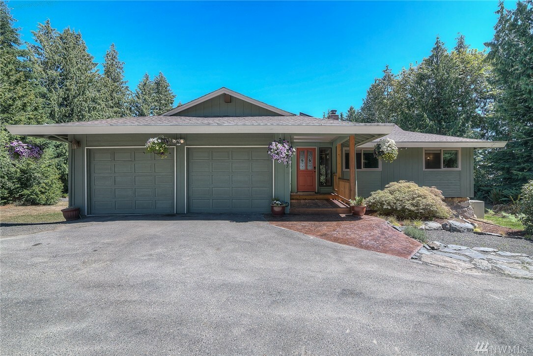 Property Photo:  1047 Puget Dr E  WA 98366 