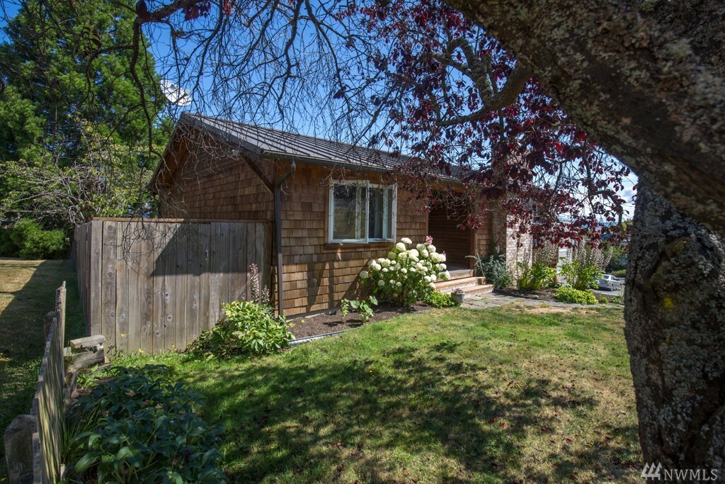 Property Photo:  316 3rd St  WA 98260 