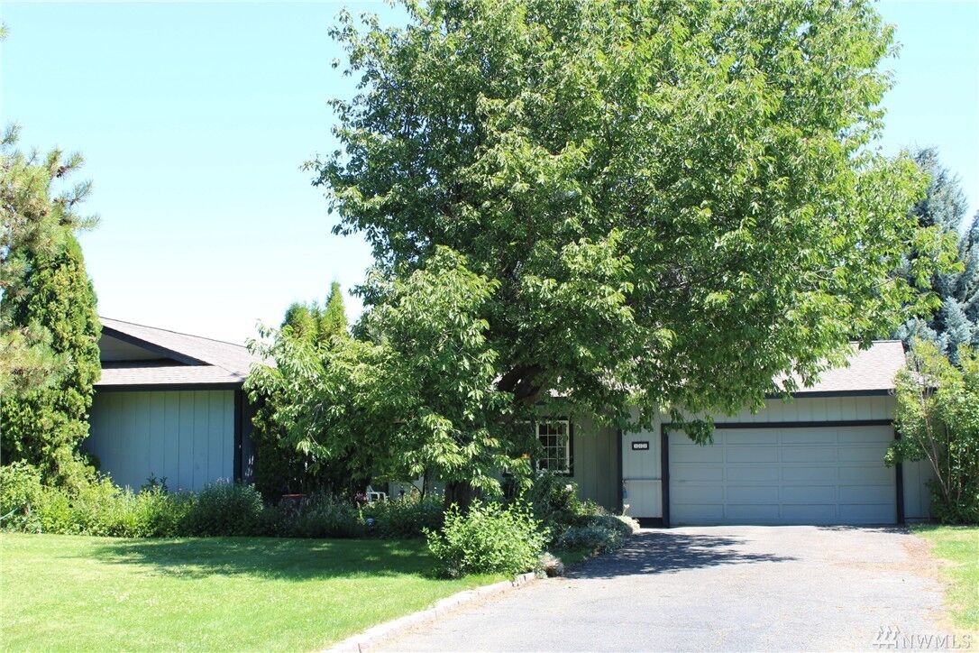 Property Photo:  500 N Mt Stuart Ave  WA 98926 