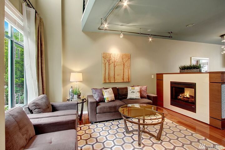 Property Photo: 10595 NE 12th Place 103 WA 98004