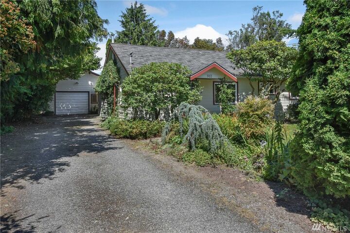 Property Photo: 912 Warner St WA 98284