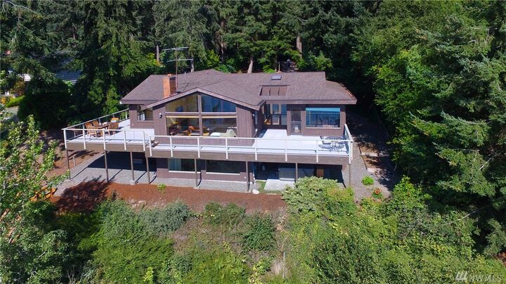 Property Photo: 9035 SW Bayview Dr WA 98070