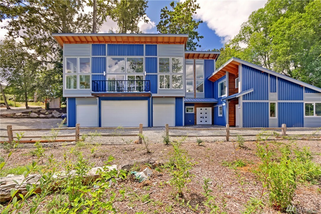 Property Photo:  1712 NE 20th St  WA 98056 