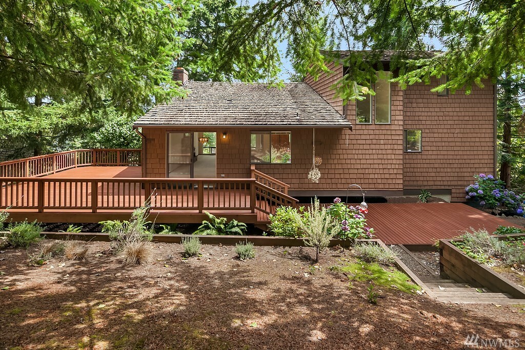 Property Photo:  1811 129th Place SE  WA 98005 