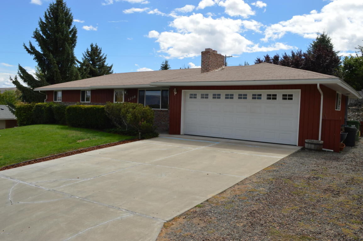 Property Photo:  1108 W Orchard Ave  WA 98942 