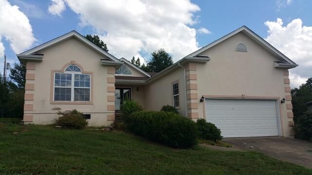 Property Photo:  2042 J D Circle  KY 40403 