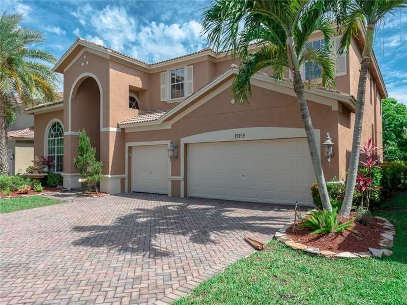 Property Photo:  19159 N Hibiscus St  FL 33332 