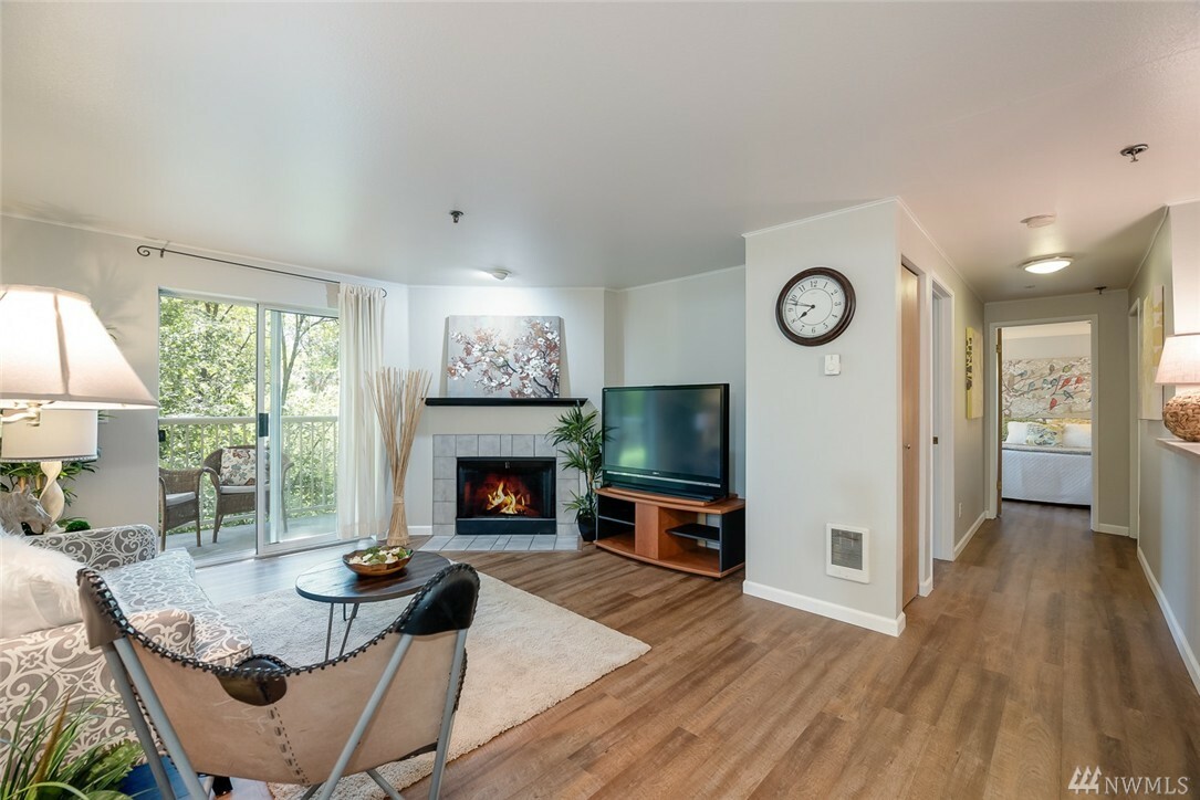 Property Photo:  975 Aberdeen Ave NE E207  WA 98056 