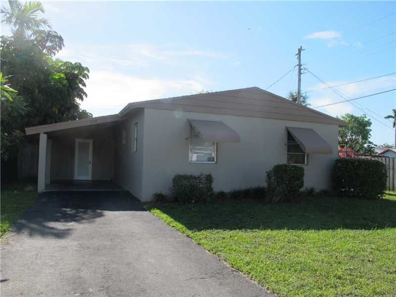 Property Photo: 909 N 31st Ct FL 33021