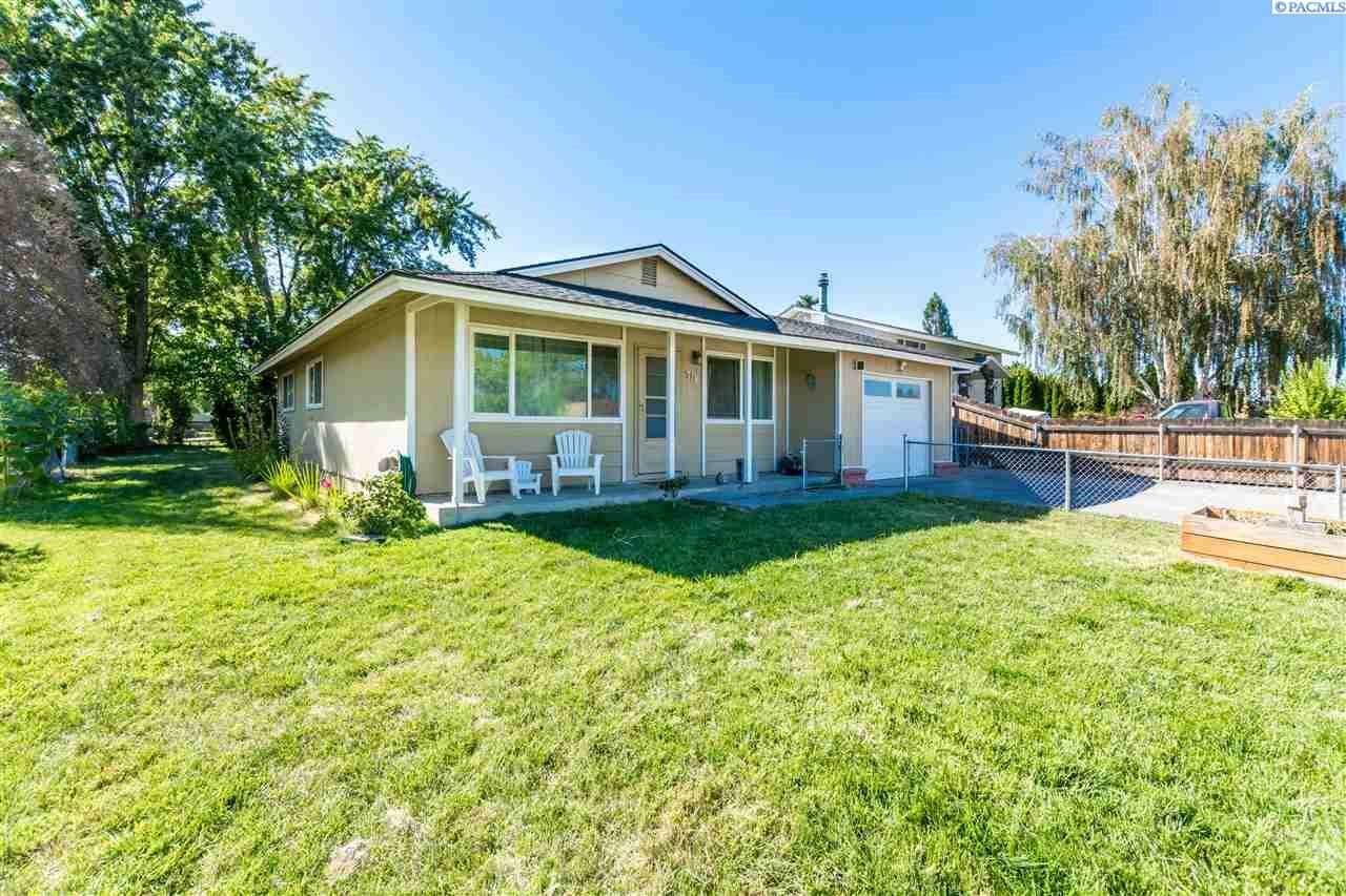 Property Photo:  719 Grosscup Blvd  WA 99353 