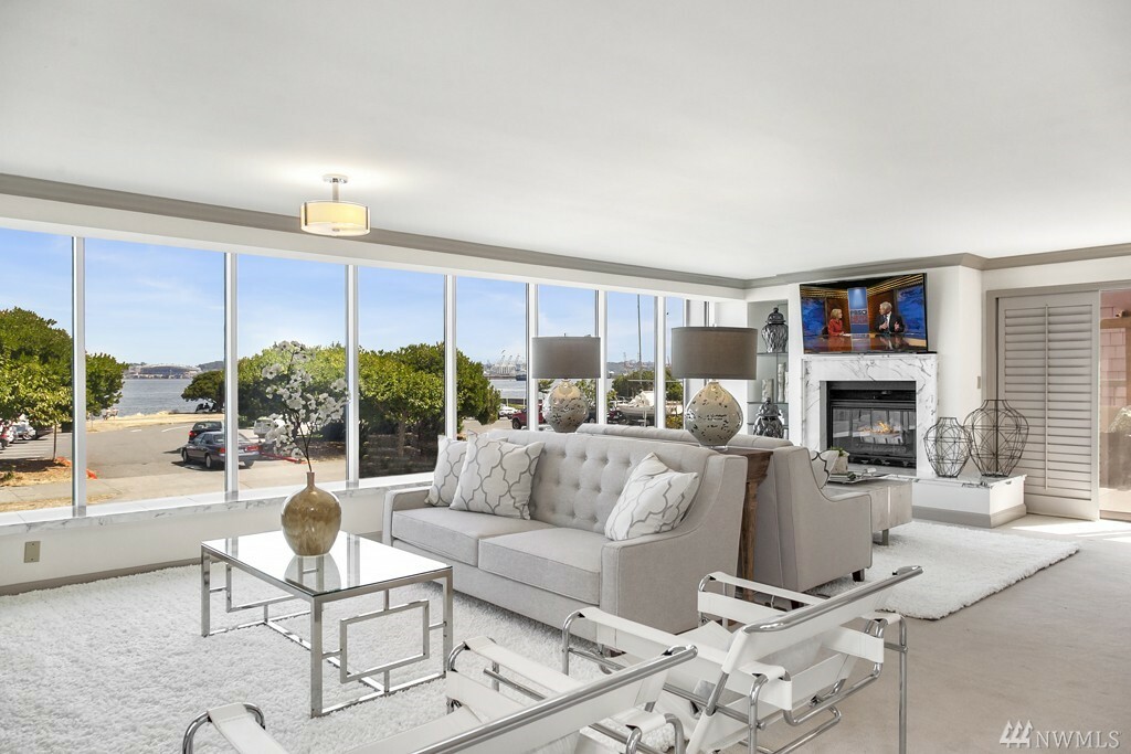Property Photo: 1111 Harbor Ave SW WA 98116
