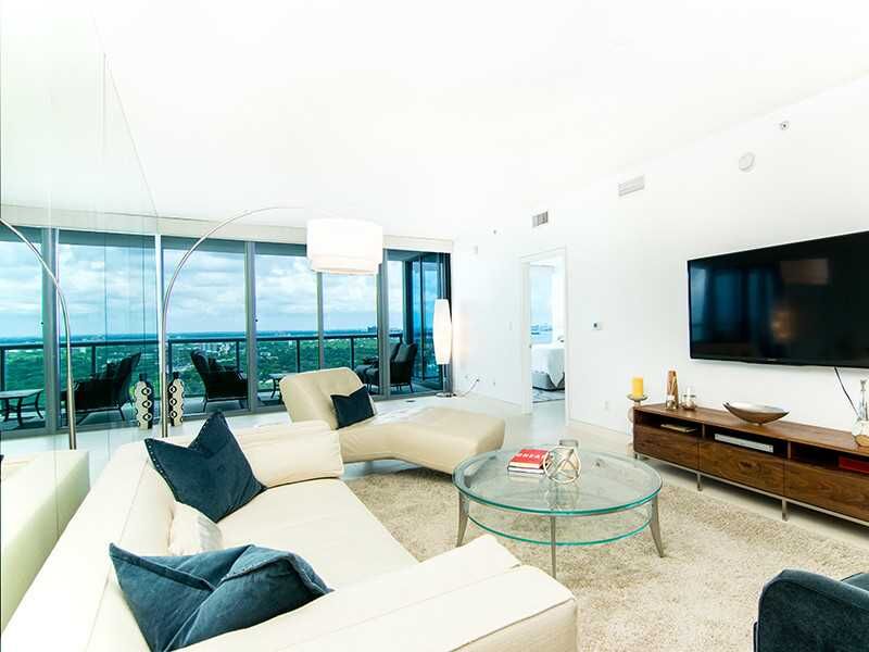 Property Photo: 601 NE 36 St 2603 FL 33137