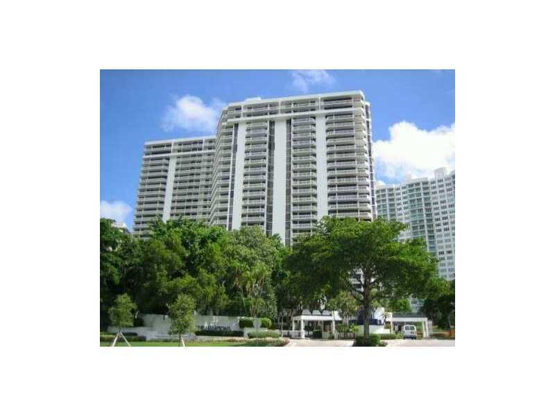 Property Photo: 20201 E Country Club Dr 308 FL 33180