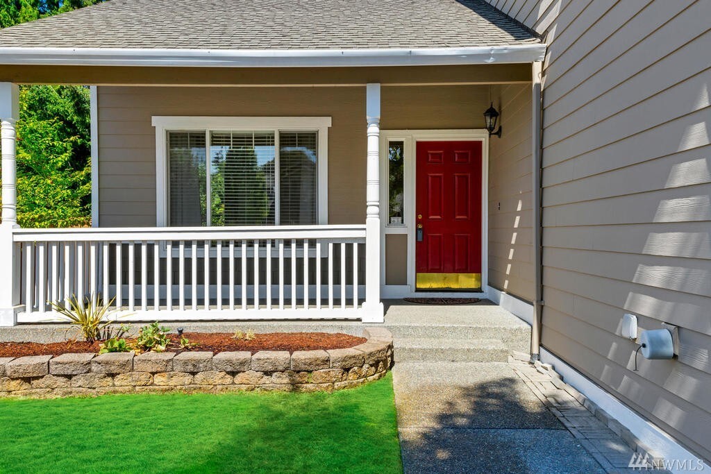 Property Photo: 4911 Highland Ct SE WA 98092