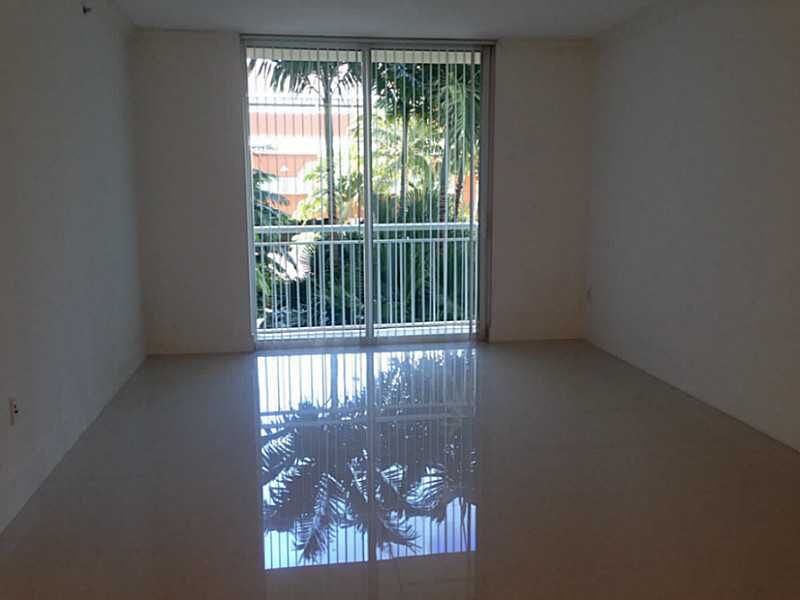 Property Photo:  2000 N Bayshore Dr 213  FL 33132 