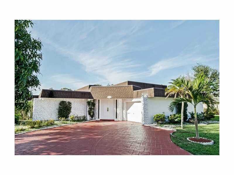 Property Photo:  4715 Banyan Ln  FL 33319 