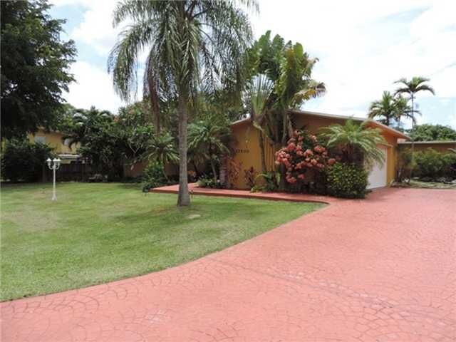 Property Photo:  17500 SW 89 Ct  FL 33157 