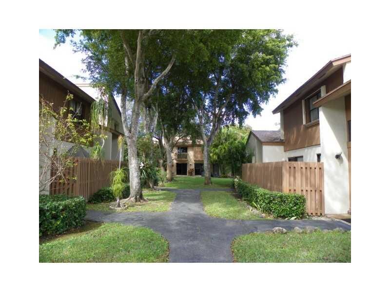 Property Photo: 10645 SW 113 Pl 82A FL 33176
