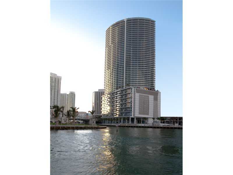 Property Photo:  200 Biscayne Blvd Wy 3902  FL 33131 