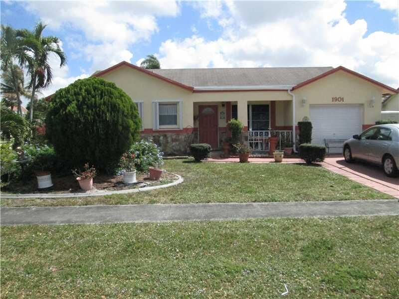 Property Photo: 1901 SW 82 Av FL 33068